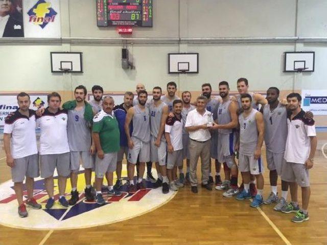 Akhisar Belediyespor'a Baskette Kupa Sevinci