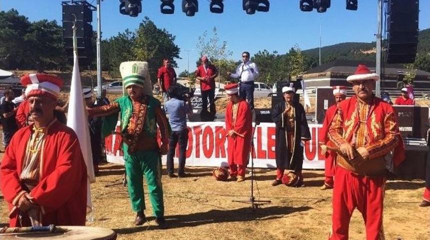 Motosiklet Tutkunlarından Milletvekili Baybatur&rsquo;a Plaket