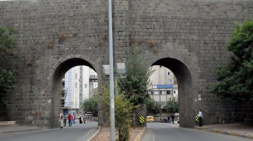 Diyarbakır Kent Merkezinde Polise Roketatarlı Saldırı: 2 Şehit, 3 Yaralı (3)