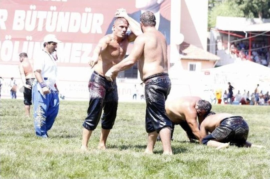 Elmalı Yeşilyayla G&uuml;reşleri&rsquo;nde &Ccedil;eyrek Finalistler Belli Oldu