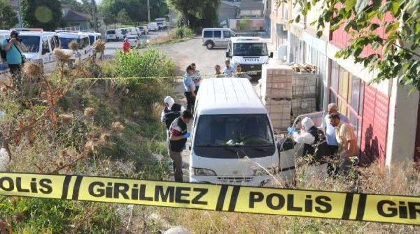 Minib&uuml;ste 4 Kurşunla &Ouml;ld&uuml;r&uuml;ld&uuml;