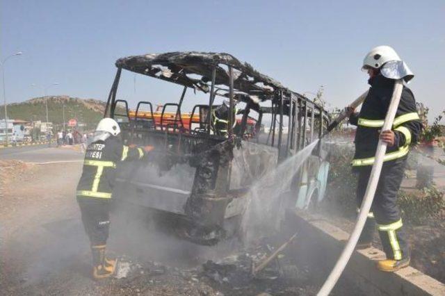 İslahiye'de Seyir Halindeki Midibüs Yandı