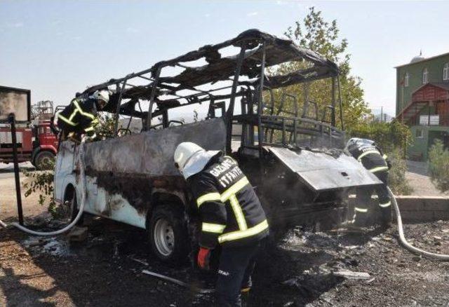 İslahiye'de Seyir Halindeki Midibüs Yandı