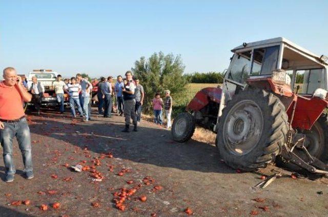 Tır, Domates Yüklü Traktöre Çarptı, Eski Muhtar Öldü