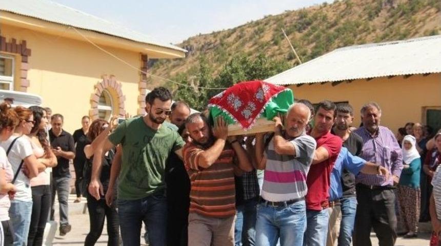 Tunceli&rsquo;de &Ccedil;atışma Arasında Kalarak Hayatını Kaybeden Ayfer G&uuml;nhan&rsquo;ın Cenazesi Defnedildi