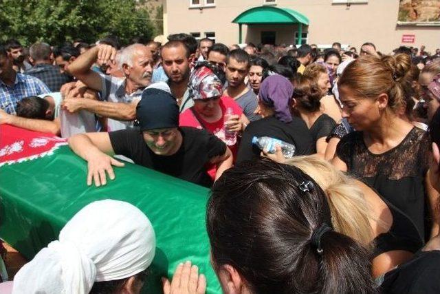 Tunceli’de Çatışma Arasında Kalarak Hayatını Kaybeden Ayfer Günhan’ın Cenazesi Defnedildi