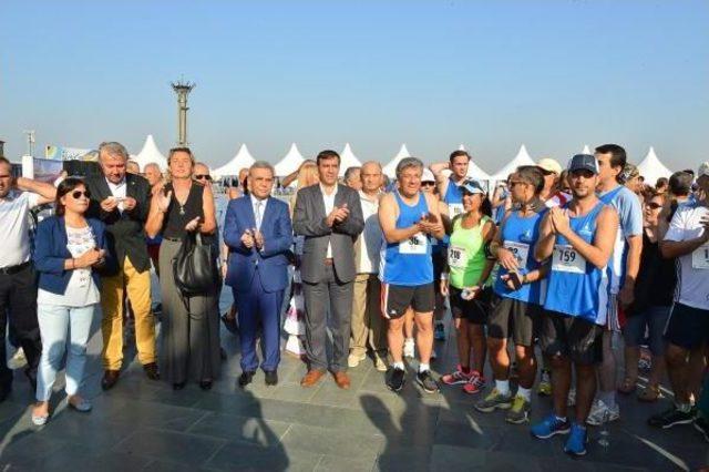 İzmir'de 9 Eylül Maratonu Koşuldu