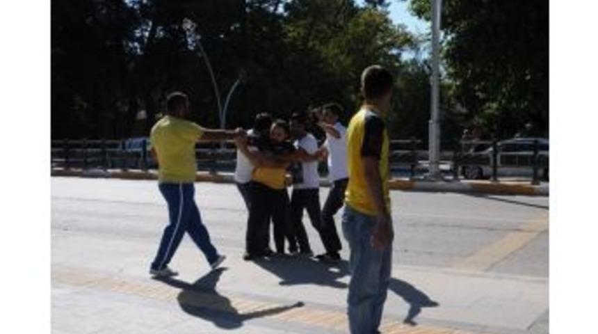 Tokatspor - Ankarag&uuml;c&uuml; Ma&ccedil;ı &Ouml;ncesinde Taraftarlar Birbirine Girdi