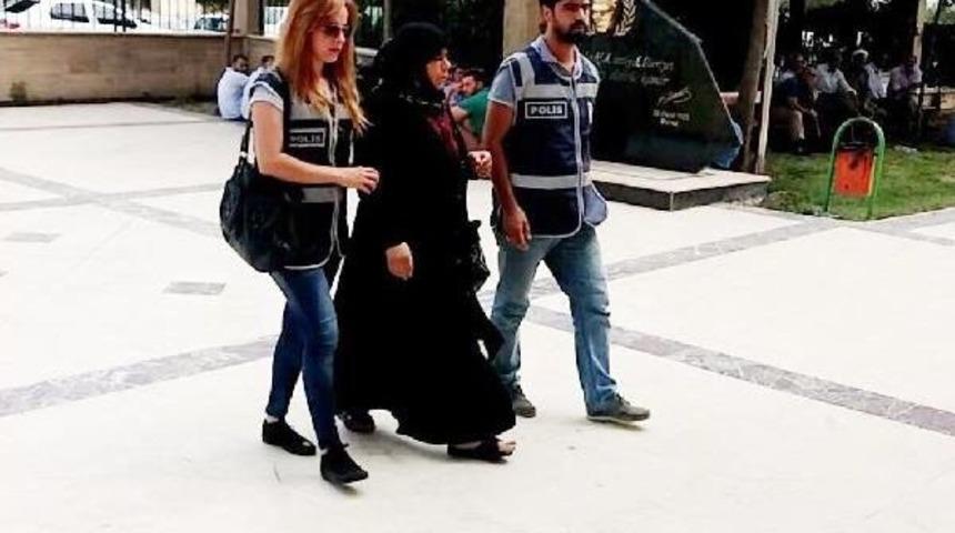 Otob&uuml;ste Hırsızlık Yapan Kadın G&ouml;zaltına Alındı