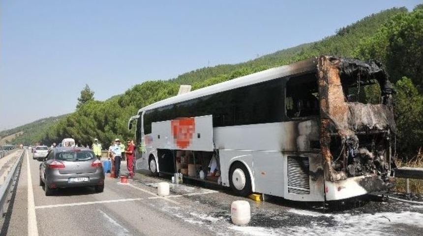 Yolcu Otob&uuml;s&uuml; Alev Aldı