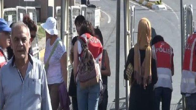 Bakırköy Halk Pazarı'da 'barış Mitingi' Düzenleniyor (1)