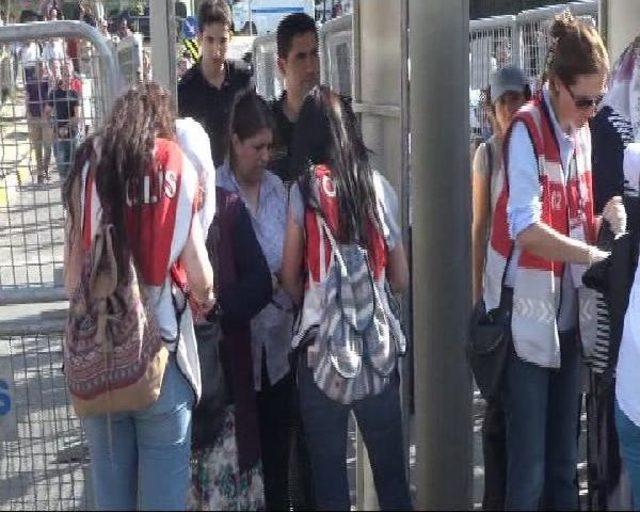 Bakırköy Halk Pazarı'da 'barış Mitingi' Düzenleniyor (1)