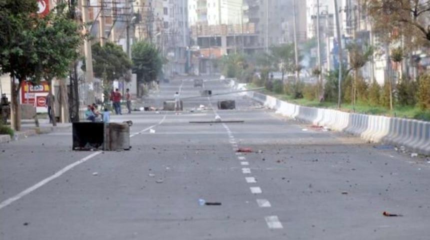Sokağa &Ccedil;ıkma Yasağının S&uuml;rd&uuml;ğ&uuml; Cizre'de &Ccedil;atışmalar Bitmedi(2)