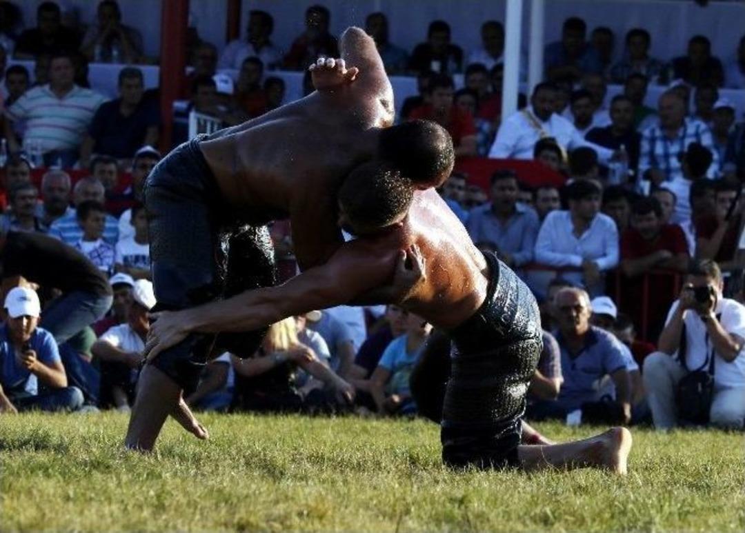 Yeşilyayla G&uuml;reşleri&rsquo;nde Altın Kemer Ebedi Olarak Okulu&rsquo;nun