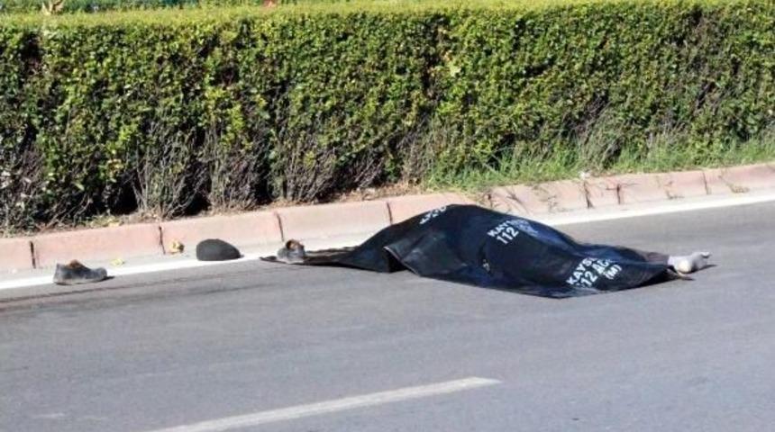 Otomobilin Altında Can Verdi