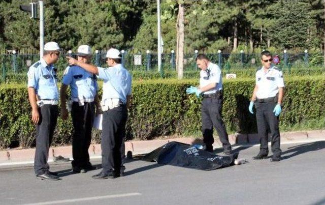 Otomobilin Altında Can Verdi 2