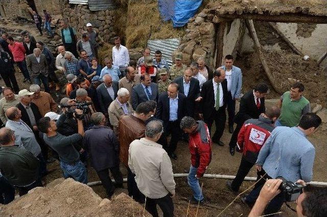 Erzurum’da Çıkan Yangında 10 Ev, 15 Ahır Yandı, 25 Büyükbaş Hayvan Telef Oldu