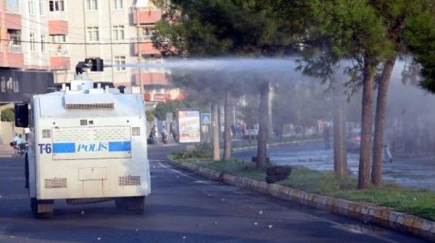 Diyarbakır'da Hdp Ve Dbp'lilerin G&ouml;sterisinde Olay &Ccedil;ıktı