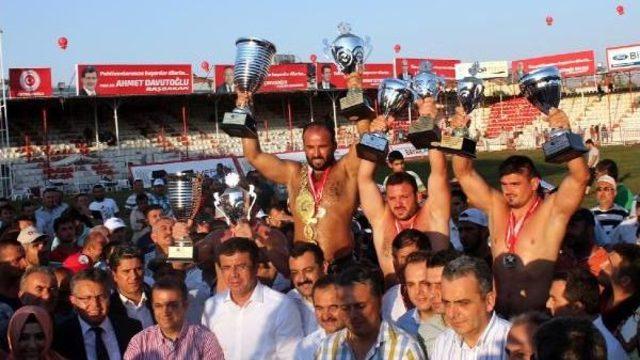 Elmalı'da Başpehlivan Orhan Okulu
