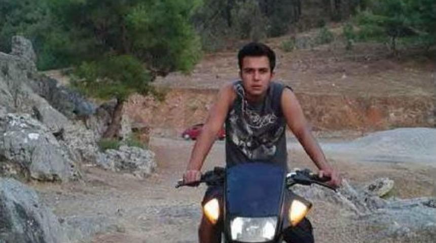 Otomobil Motosikletle &Ccedil;arpıştı: 1 &Ouml;l&uuml; 1 Yaralı