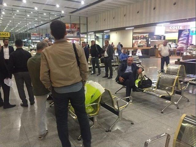 Borajet Rötar Yaptı, Adana Ekibi Varna Havaalanında Sabahladı