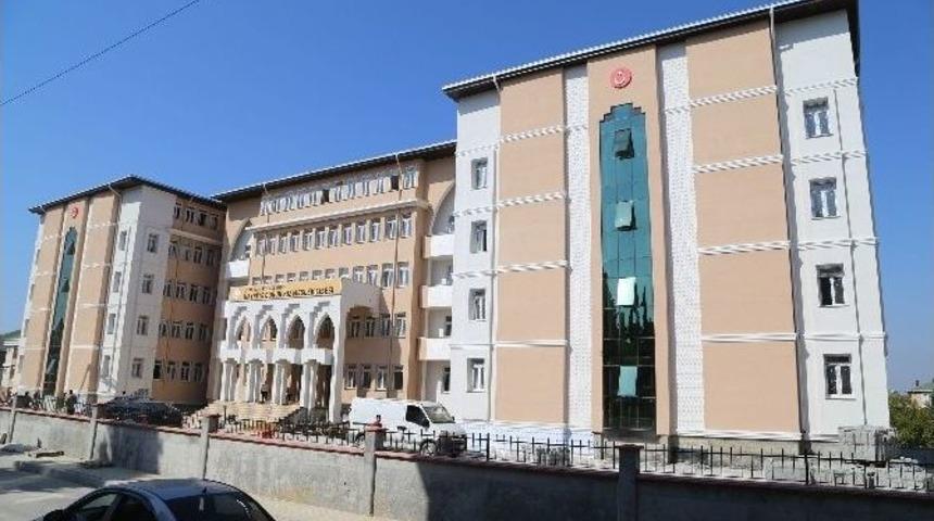 Başkan Akg&uuml;n&rsquo;den Bir Okul Daha