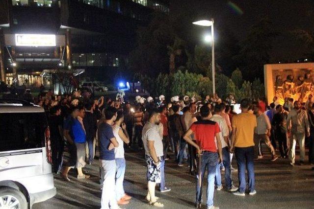 H&uuml;rriyet Gazetesi &Ouml;n&uuml;nde Protesto 2
