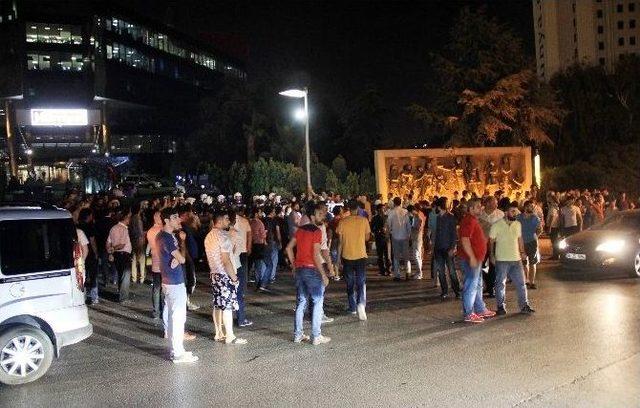 H&uuml;rriyet Gazetesi &Ouml;n&uuml;nde Protesto 3