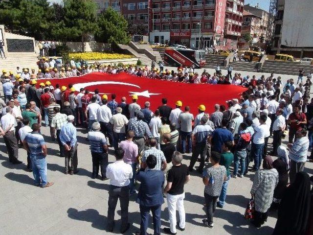 Yozgat’ta İnşaatta Çalışan İşçiler İşlerini Bırakıp Terörü Lanetlediler