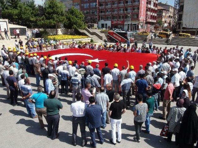 Yozgat’ta İnşaatta Çalışan İşçiler İşlerini Bırakıp Terörü Lanetlediler