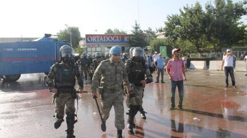 Polatlı'da Yol Kapatan Ors Iş&ccedil;ilerine M&uuml;dahale
