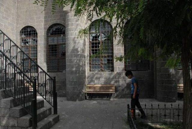 Diyarbakır'ın Sur İlçesi'nde Sokağa Çıkma Yasağı Kaldırıldı (2)