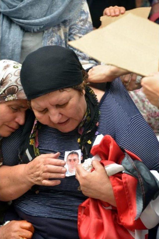 Şehit Polis Turanlı'nın Annesi: Oğlum Merhametliydi, Yoksul Suçluya Botunu Verdi