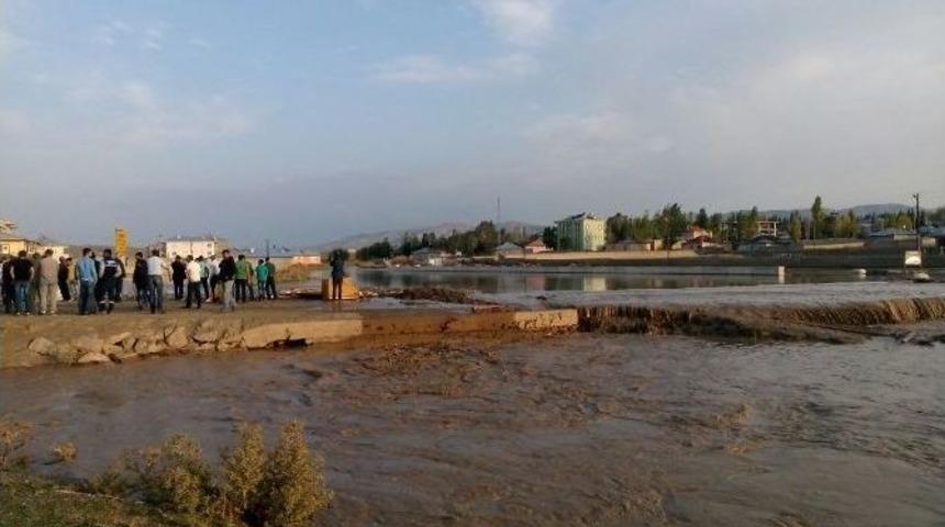 Özalp İlçesinde Sel