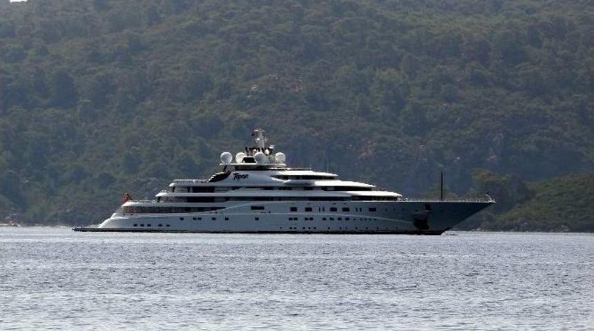 Şeyh Mansur’un Mega Yatı Yine Yakıt İçin Geldi