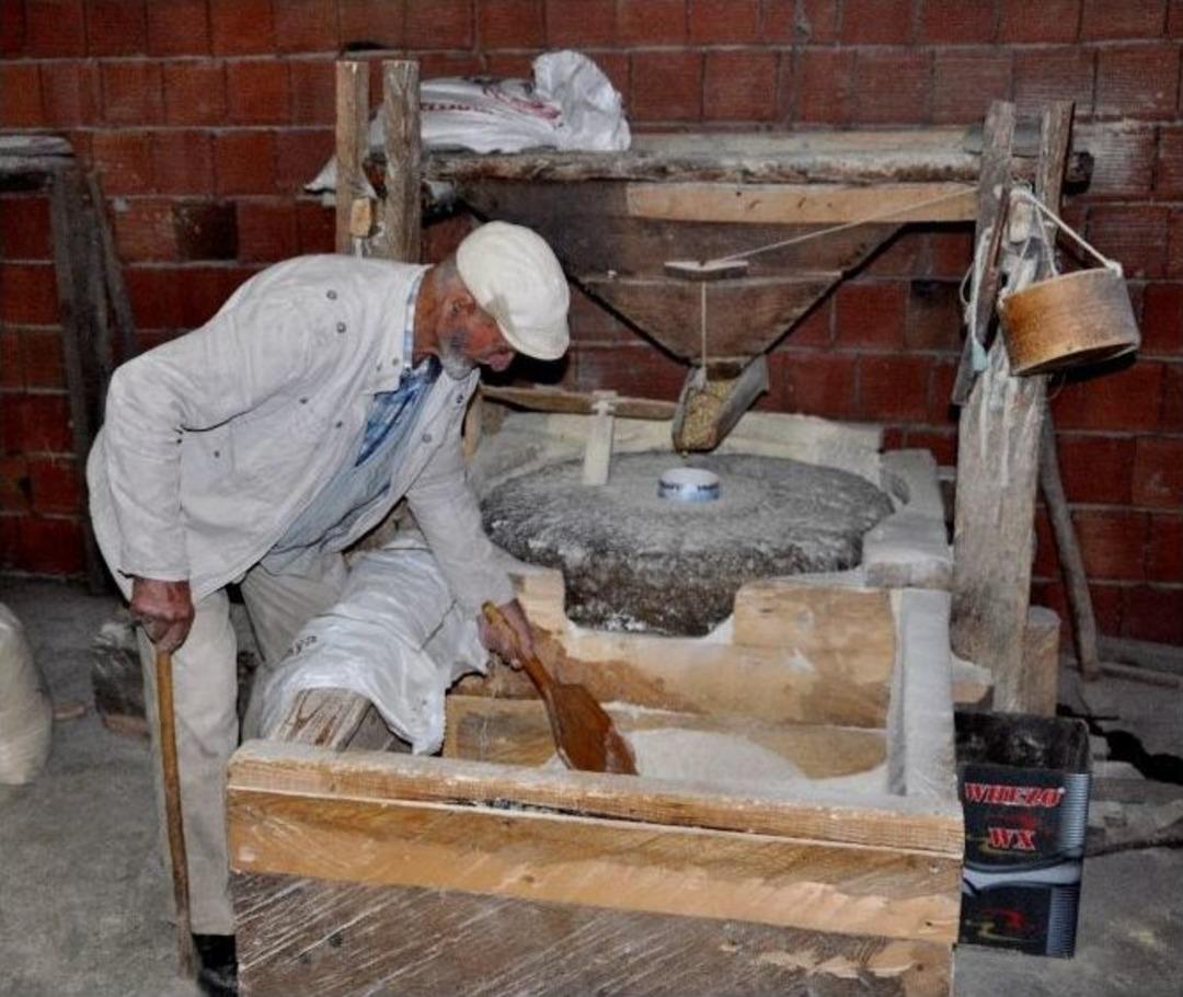 Asırlık Değirmenci Mustafa Amca &Ccedil;ırak Bulamıyor