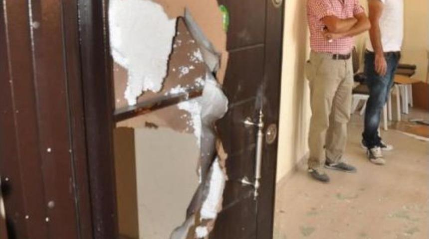 Eskişehir'de Hdp İl Binası &Ouml;n&uuml;nde Ter&ouml;r Protestosu (2)