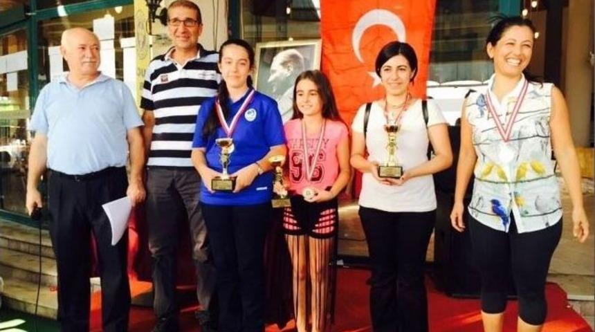 Yunusemre&rsquo;den Satran&ccedil;&rsquo;ta 3 Kupa