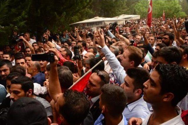 Şehit Polis Turanlı nın Annesi: Oğlum Merhametliydi, Yoksul Su&ccedil;luya Botunu Verdi (2) 2