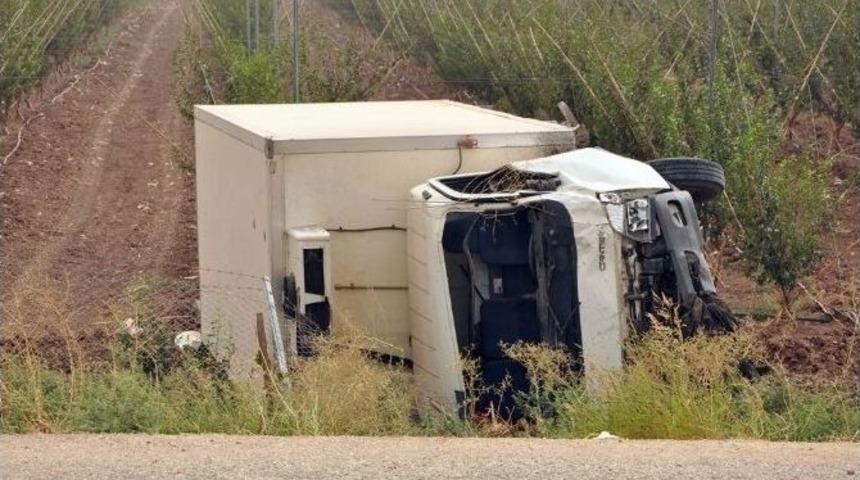 Sivil Askeri Ara&ccedil; Kaza Yaptı: 2 Yaralı