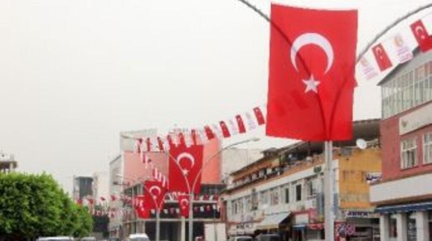 Dörtyol’da Teröre Bayraklı Tepki