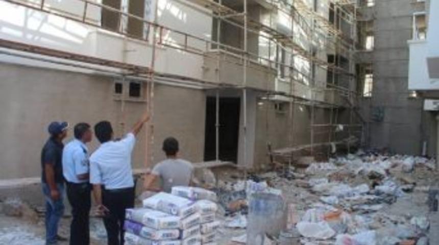 İnşaat İskelesinden D&uuml;şen İş&ccedil;i Yaralandı