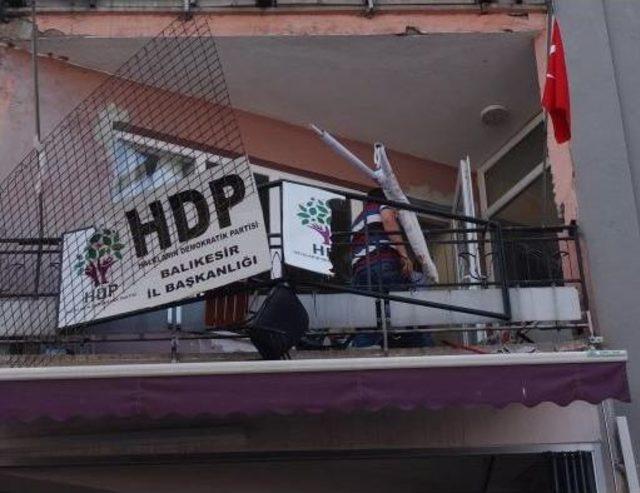 Balıkesir'de Hdp Binasına Saldırı