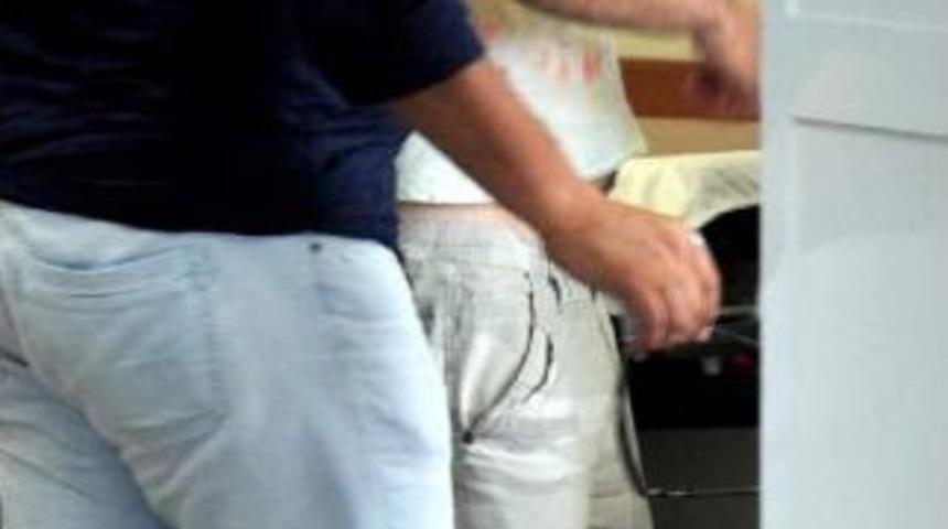 Lsd Emdirilmiş Pullarla Yakalanıp, Tutuklandı