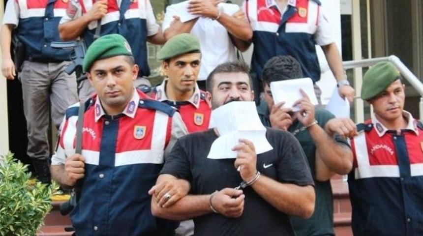 &Ccedil;anakkale&rsquo;de 14 Aracı Soyan 3 Kişi Tutuklandı