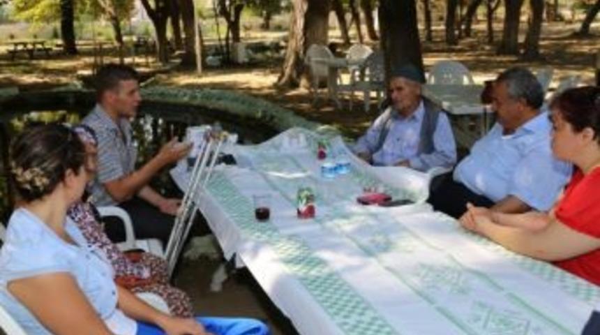 Burhaniye&rsquo;de Belediye Yaşlıların Yanında