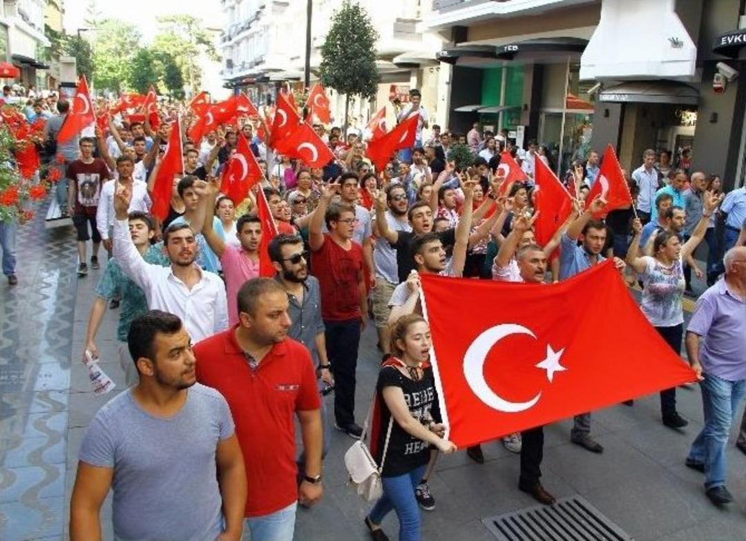Samsun&rsquo;da Ter&ouml;re Tepki Ve Şehitlere Saygı Y&uuml;r&uuml;y&uuml;ş&uuml;