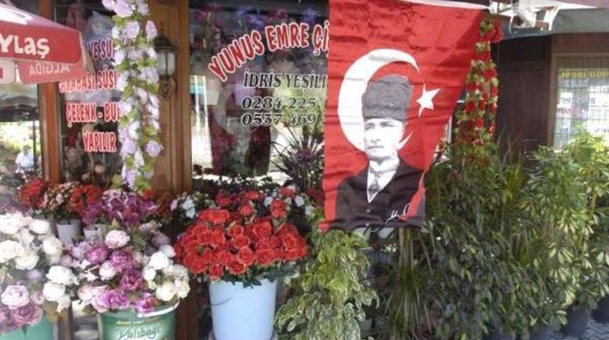 Edirne'de Ter&ouml;re Bayraklı Tepki