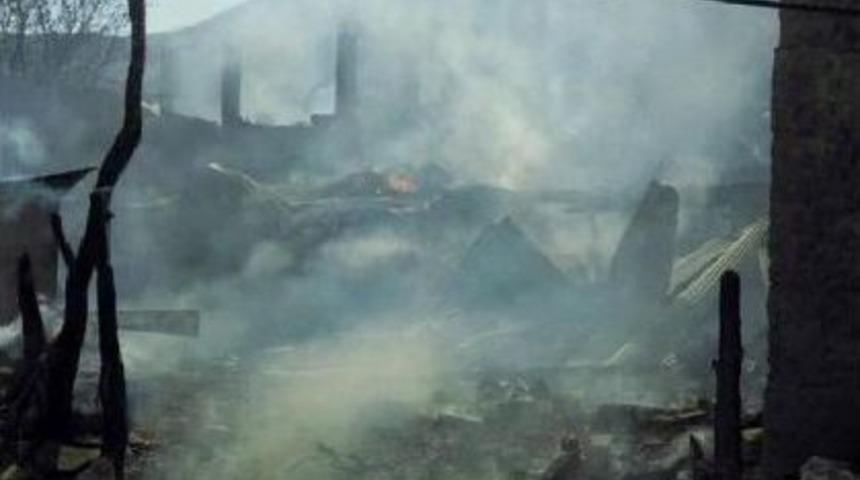 Yusufeli'nde Yangın: 8 Ev K&uuml;l Oldu