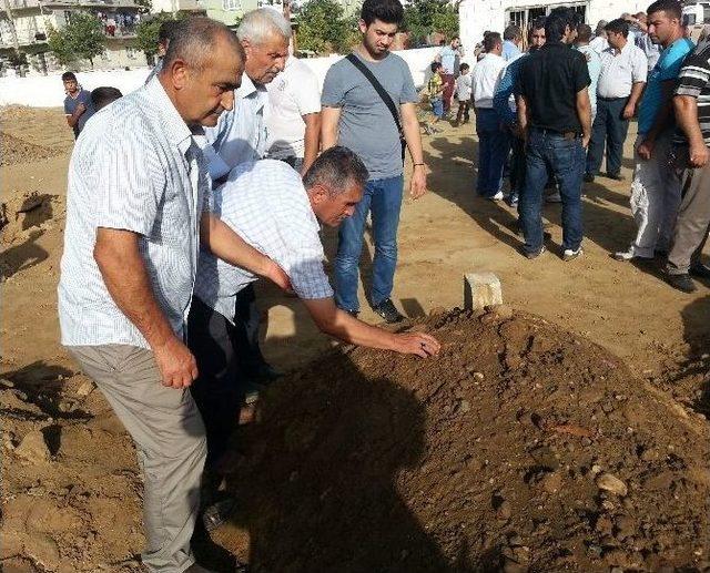 Kazada Hayatını Kaybedenler Yan Yana Toprağa Verildi